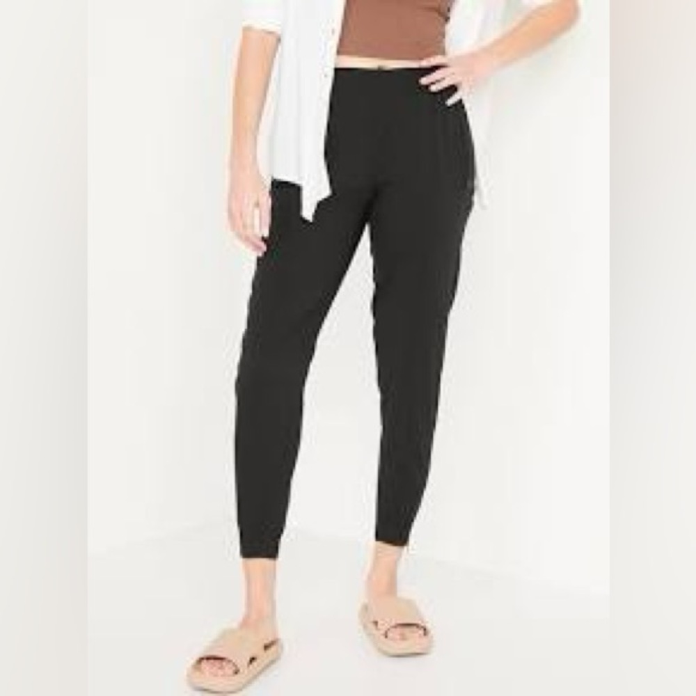 Mid-rise StretchTech Joggers